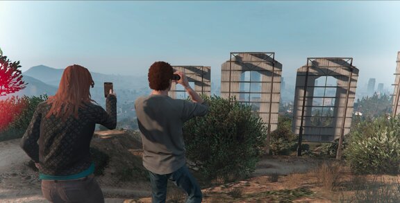 Добрались до надписи "Vinewood"