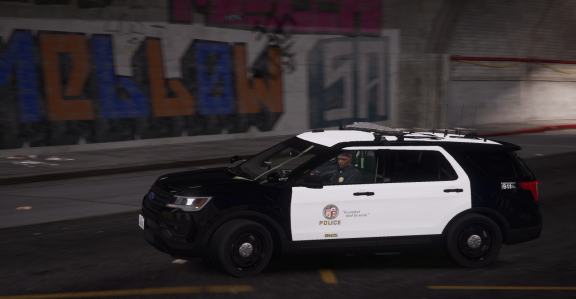 Ford Expoler LSPD in the central district of Los Santos.